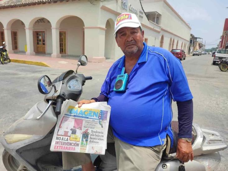 Martin Ochoa decano de los repartidores de periódicos en la cuenca del Papaloapan