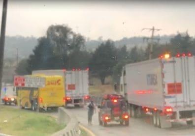 Encapuchados cometen asalto masivo en carretera Orizaba-Puebla (+Video)