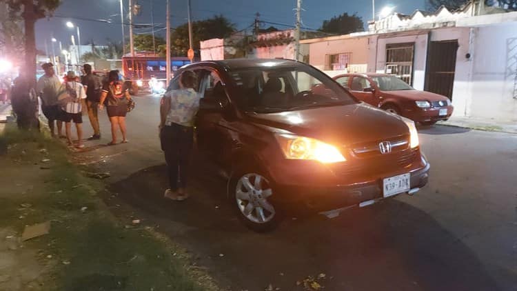 Repartidor en moto muere embestido por camioneta en Centro de Veracruz