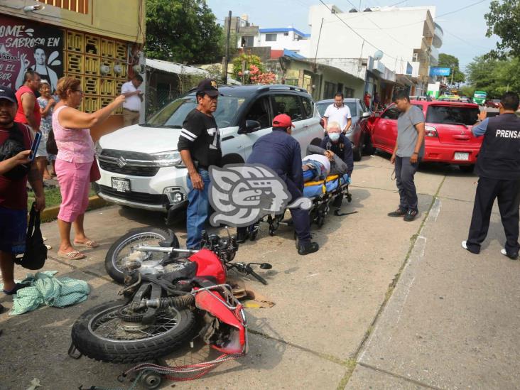 ¡Carambola! Taxista provoca aparatoso accidente en Coatzacoalcos