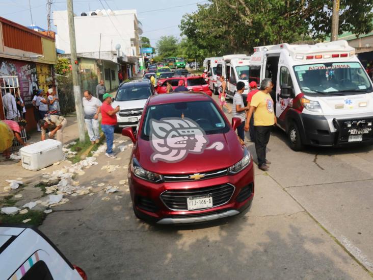 ¡Carambola! Taxista provoca aparatoso accidente en Coatzacoalcos