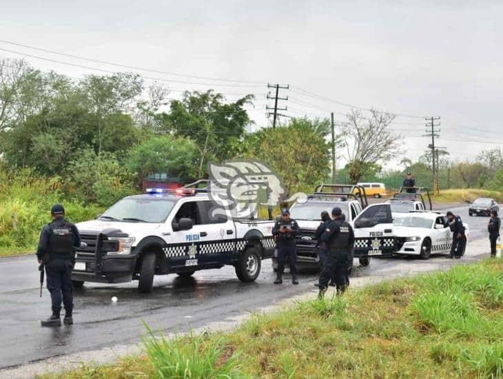 Chocan patrullas de la SSP sobre la carretera Acayucan-Sayula