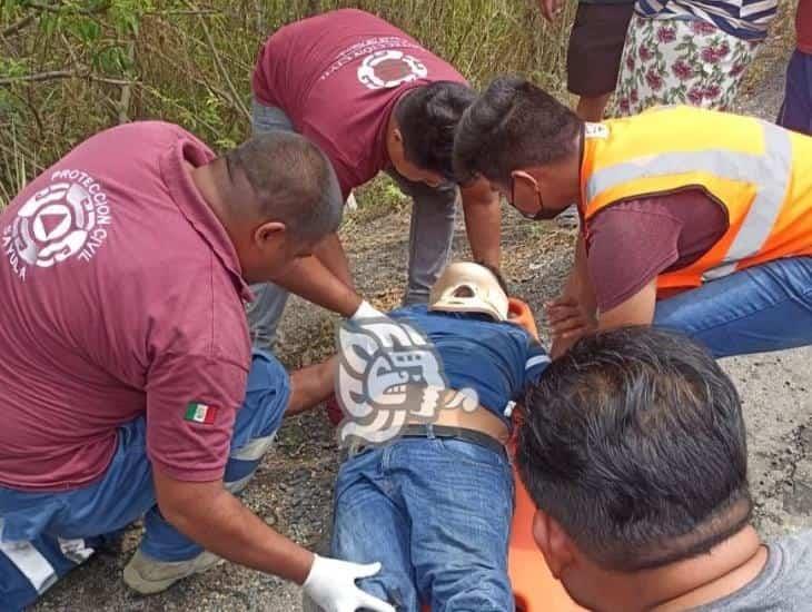 Grave, comerciante de Sayula tras derrapar en la Transístmica