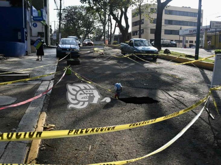 Tremendo socavón en Araucarias puso en riesgo a conductores