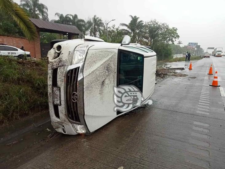 Vuelca camioneta en la Córdoba-Orizaba; 2 heridos