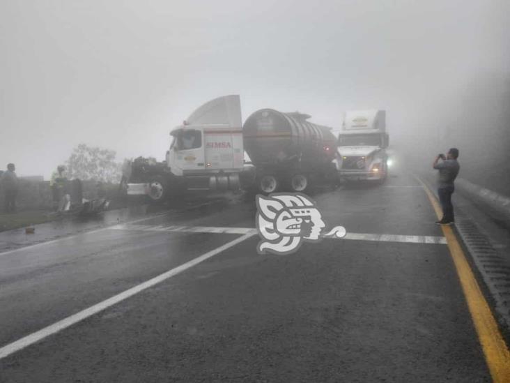 Carambolas en las Cumbres de Maltrata provocan el cierre total de la Puebla-Orizaba