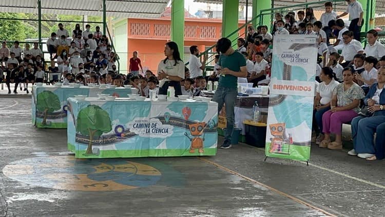 Museo móvil Camino de la Ciencia llega a escuela de Poza Rica