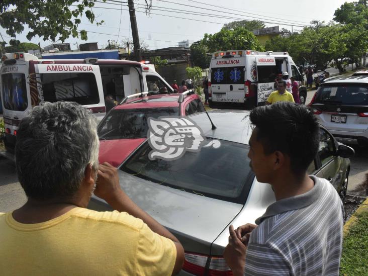 ¡Carambola! Taxista provoca aparatoso accidente en Coatzacoalcos