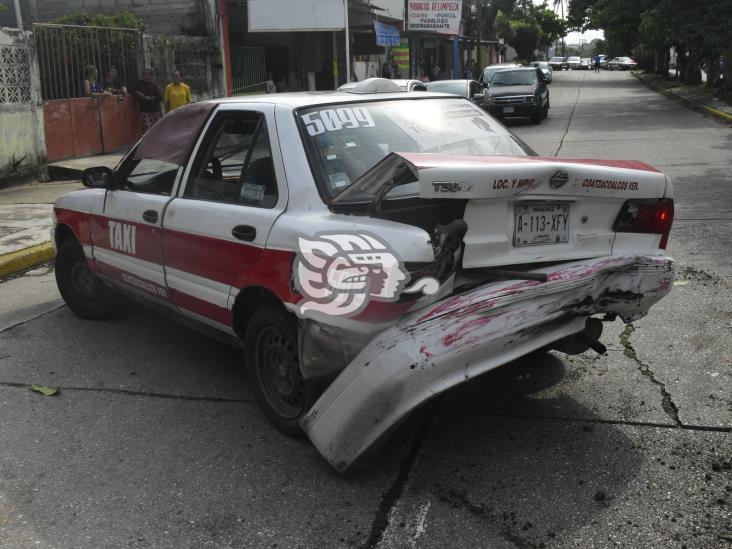Imprudente taxista provoca aparatoso accidente en Coatzacoalcos (+Video)