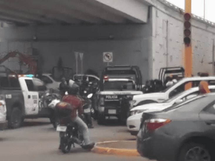 Familiares intentan llevarse por la fuerza a menor en Xalapa; desatan fuerte operativo