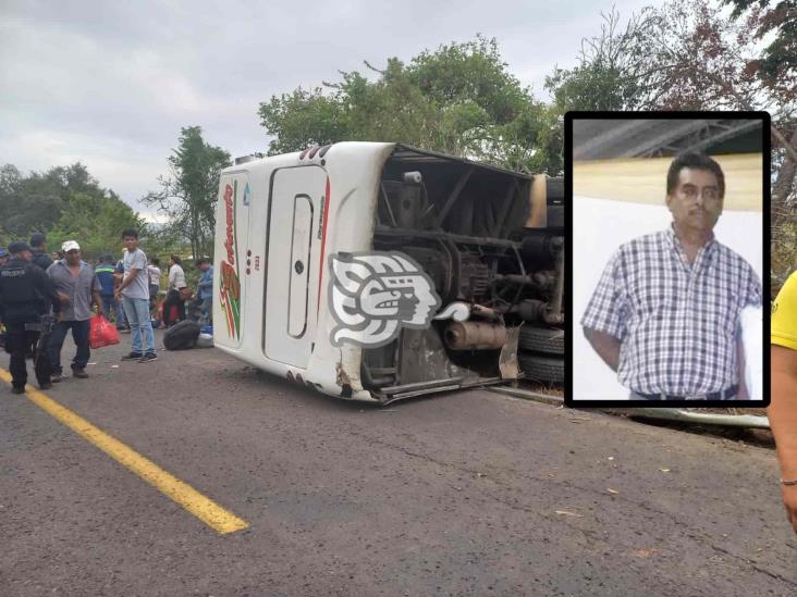 Vuelca autobús en Hueyapan de Ocampo; hay 25 heridos y un muerto