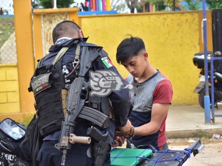 Mecánico evade revisión de SSP, huye y provoca choque en Acayucan