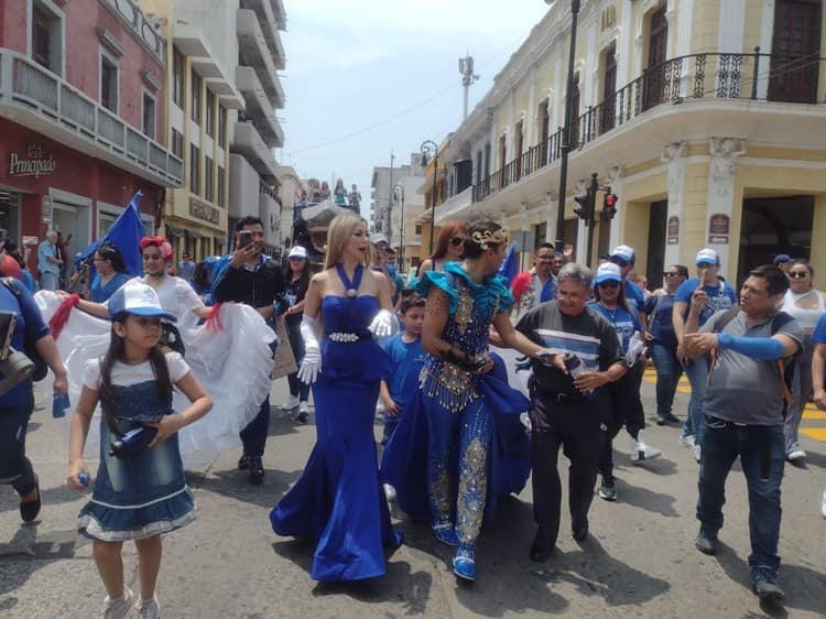 Manuel Urdapilleta realiza papaqui; quiere ser rey del Carnaval de Veracruz (+Video)