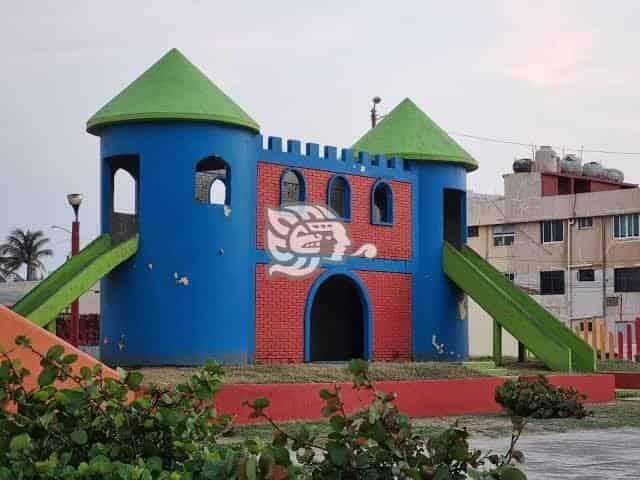 En Coatzacoalcos demolerán El Castillo de Playa Sol; esta es la causa