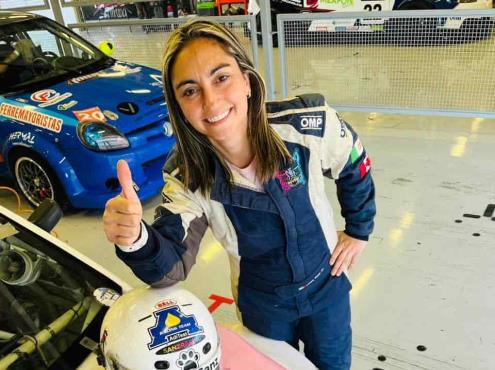 ¡Sube al podio! Piloto veracruzana Laura Sanz brilla en Copa 1.8 en el serial Notiauto
