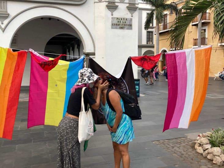 #LoveIsLove: Realizan Besatón Lésbico en el zócalo de Veracruz