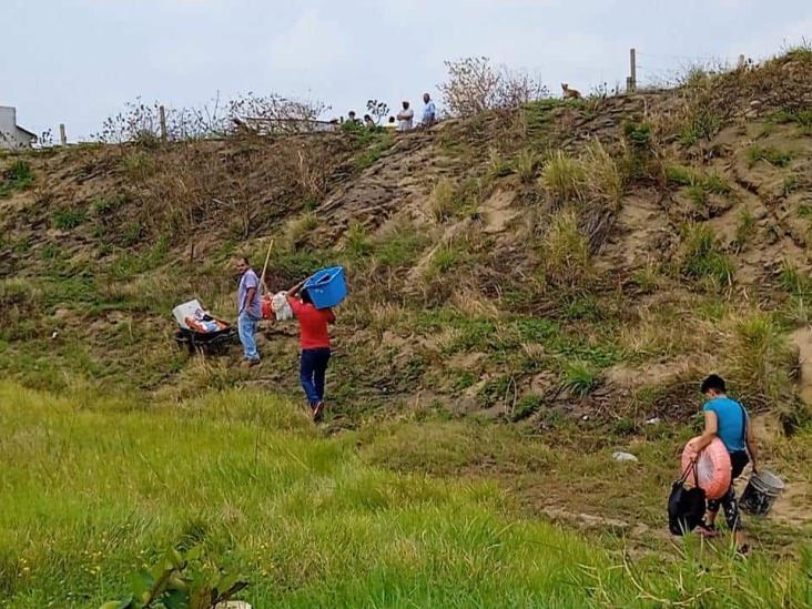 Se quedaron sin hogar; desalojan a familias en Los Almendros en Coatzacoalcos