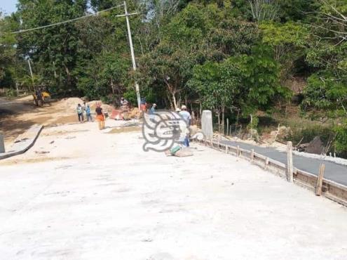 Casi listo, puente en área rural de Minatitlán