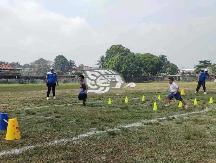 Motivan a niños al deporte con Mini Olimpiada en sur de Veracruz