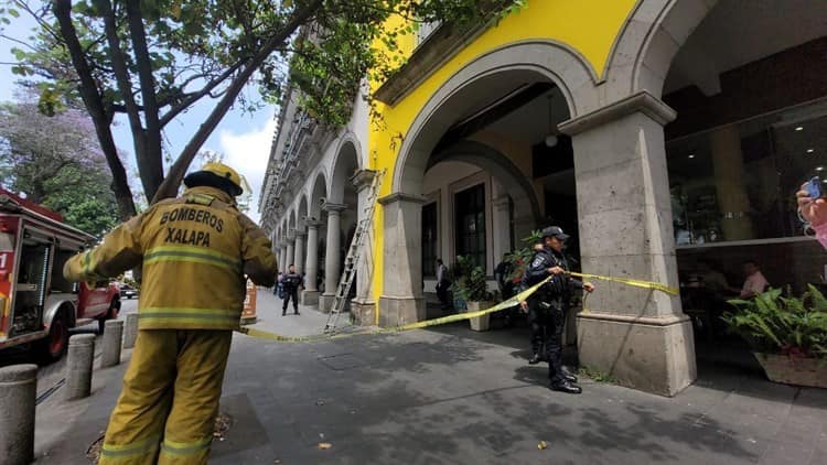 Movilización por reporte de fuga de gas en Café La Parroquia de Xalapa