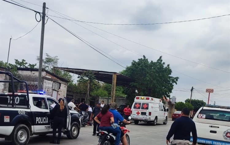 Viajaba con niños; motociclista derrapa en Tierra Blanca