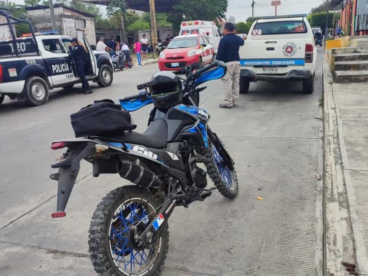 Viajaba con niños; motociclista derrapa en Tierra Blanca