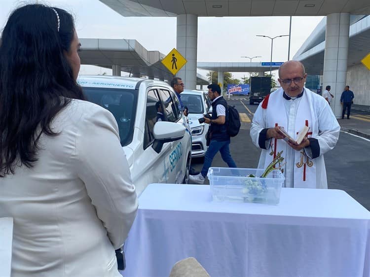 Renuevan parque vehicular de servicio de taxis ADO-Aeropuerto de Veracruz