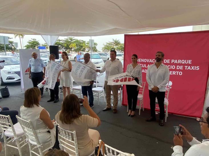 Renuevan parque vehicular de servicio de taxis ADO-Aeropuerto de Veracruz