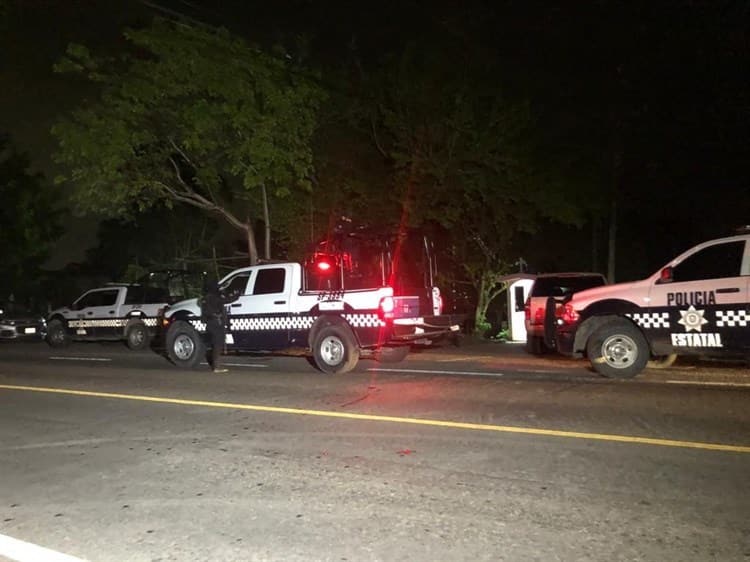 Grupo armado irrumpe en bar de Tihuatlán y asesina a seis personas