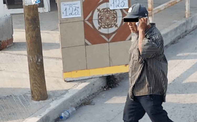 Graban a acosador en Veracruz; simula estar hablando por teléfono(+Video)