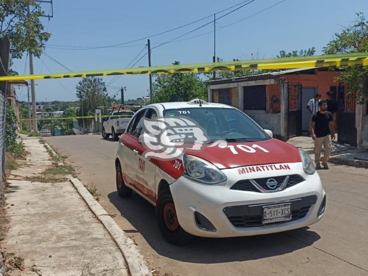 Taxista muere por infarto en plana luz del día en Acayucan