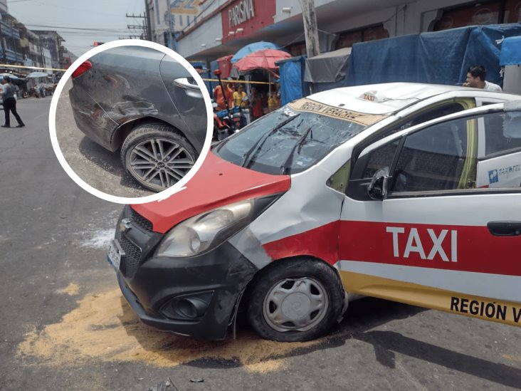 Taxi choca y vuelca en zona de mercados de Veracruz (+Video)