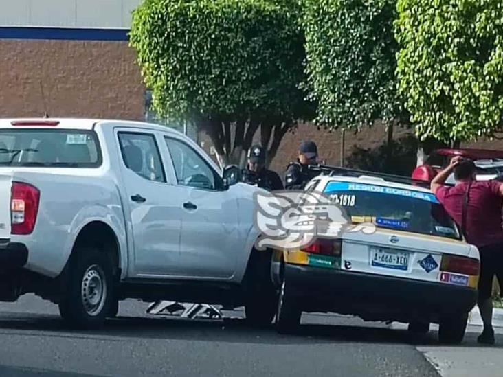 Se registra choque en estacionamiento de centro comercial de Fortín (+Video)