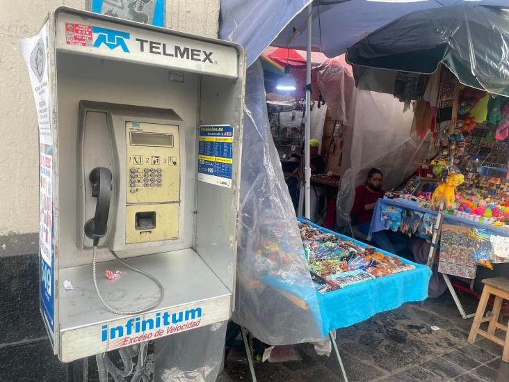 Retiran en Xalapa casetas telefónicas que funcionaban con tarjetas, ya son inoperantes