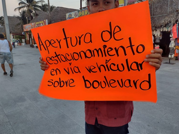 Protestan los palaperos de Villa del Mar; quieren de regreso su “estacionamiento”