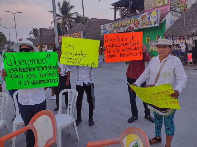 Protestan palaperos de Villa del Mar; exigen su estacionamiento