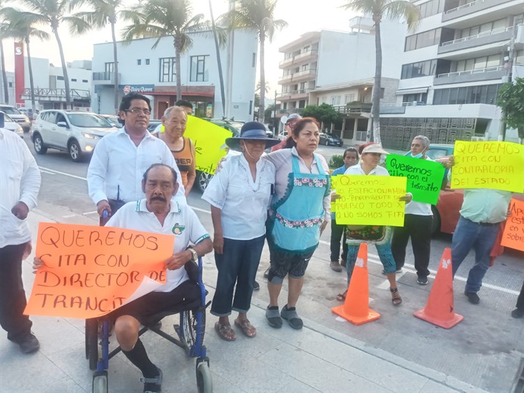 Protestan los palaperos de Villa del Mar; quieren de regreso su “estacionamiento”