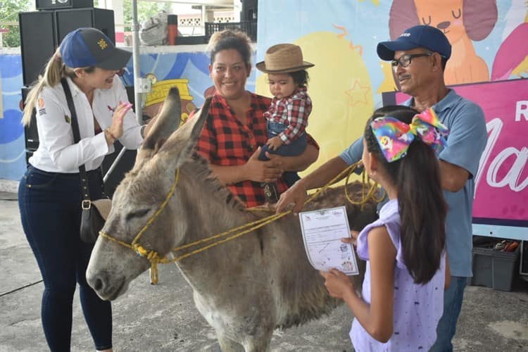 En Úrsulo Galván, registran mascotas por Día del Niño