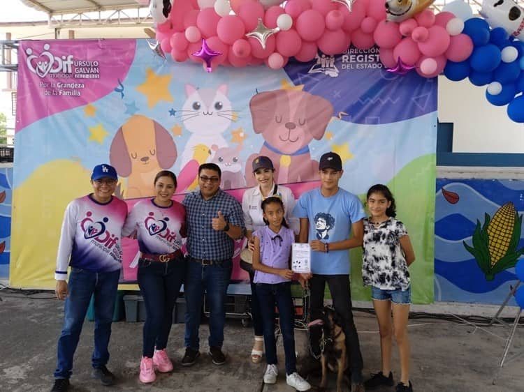 En Úrsulo Galván, registran mascotas por Día del Niño