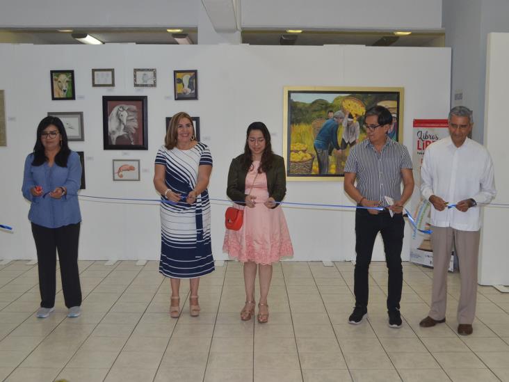 Alma Delia Parra inaugura exposición dentro de la UCC