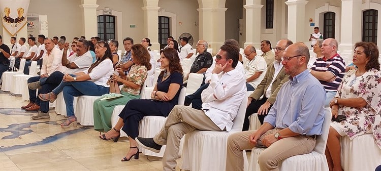 Inicia con éxito Serie de Coloquios Conmemorando los 500 años del Escudo de Veracruz (+Video)