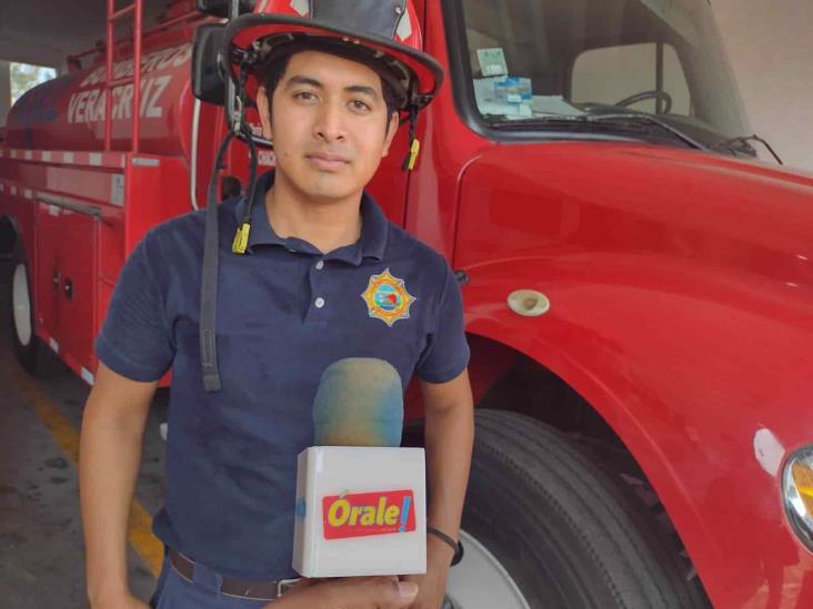 El incendio de su casa motivó a Eliel a ser bombero en Veracruz