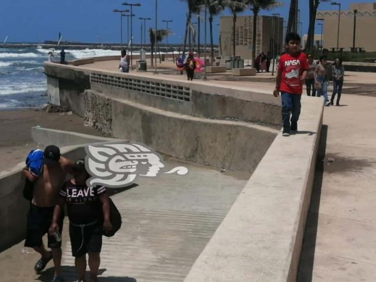 Turistas y locales disfrutan fin de semana largo en el Malecón de Coatzacoalcos (+Video)