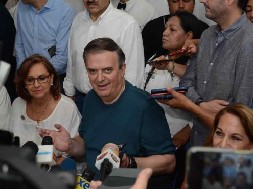 Ebrard pide debate público entre aspirantes de Morena