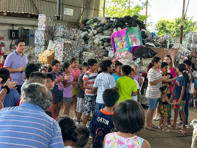 Fomentan reciclaje y erradicación del bullying en festejo a niños en Poza Rica (+Video)