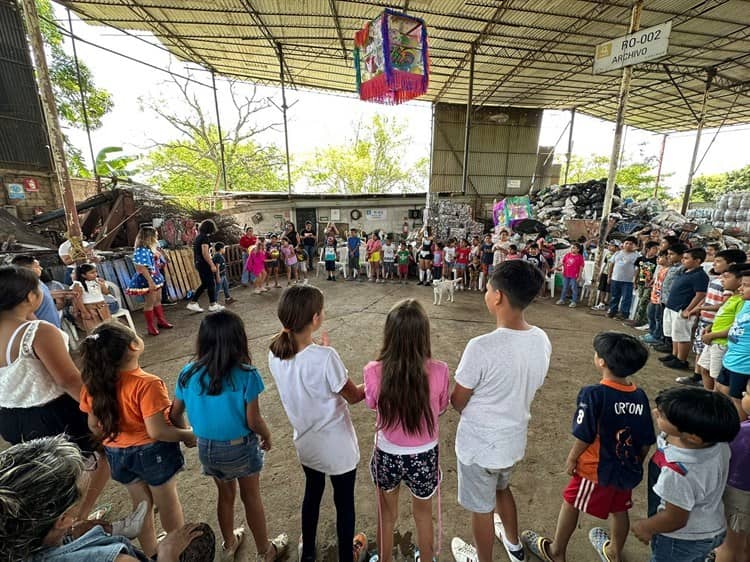 Fomentan reciclaje y erradicación del bullying en festejo a niños en Poza Rica (+Video)