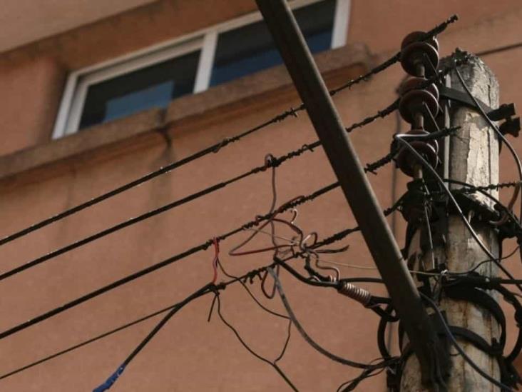 Al menos 10 colonias continúan sin luz en Veracruz tras evento de norte