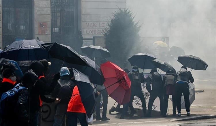 Marchas en Francia por el Dia del Trabajo terminan en enfrentamientos