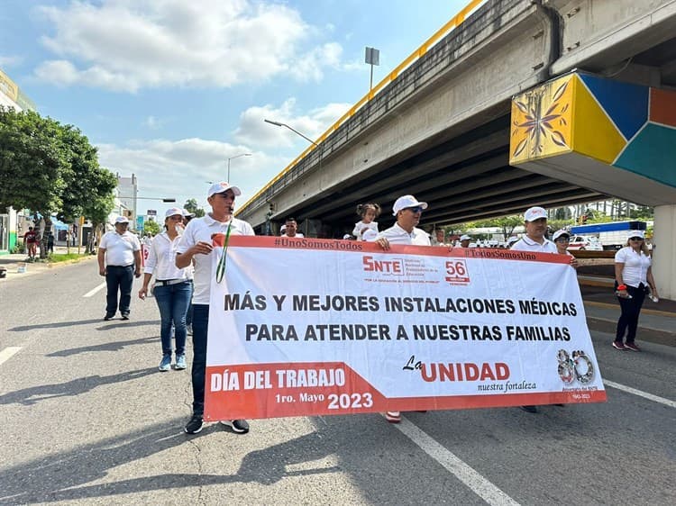 Más de dos mil trabajadores desfilaron en Poza Rica (+Video)