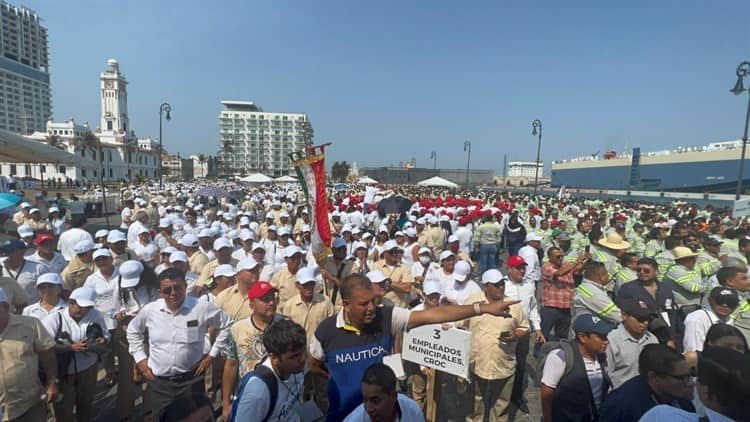 Taxistas de Veracruz abuchean a alcaldesa Patricia Lobeira